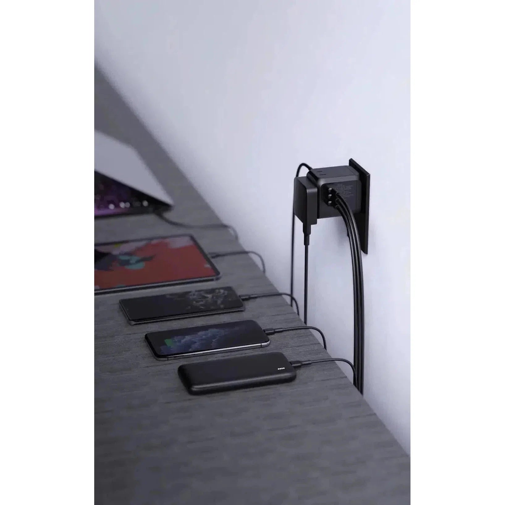 Aukey Pa-Ta04 Universal Adapter With 2 Usd Ports & 30W Pd Port - Black