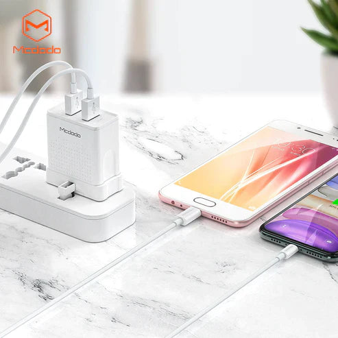 Mcdodo CH-572 Dual USB Charger (UK) + Lightning Data Cable / Travel Set